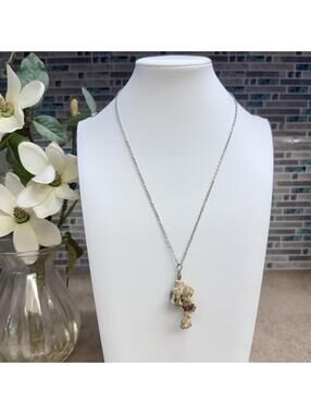 Hand Crafted Banded Agate Stone Pendant Necklace